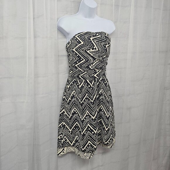 The Limited Black Cream Abstract Strapless Mini Dress Ruched Fit & Flare 2 - Picture 4 of 13